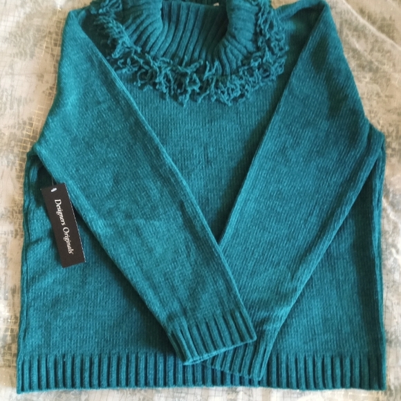 Green Cowl Neck Warm Sweater - Picture 10 of 12